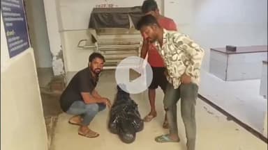 माधवगढ़ में चलती बस से गिरकर यात्री की मौत, शव का ज़िला अस्पताल में हुआ पोस्टमार्टम