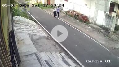 लाडपुरा: आरके पुरम थाना क्षेत्र में चाकू की नोक पर लूट का प्रयास कर रहे 3 बदमाशों से एक व्यक्ति ने किया मुकाबला, CCTV फुटेज वायरल