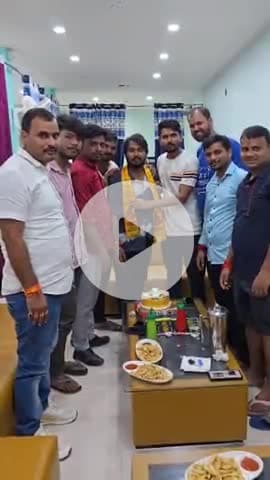 प्रिय छोटे भाई लोकप्रिय सिंगर/यूट्यूबर अखिलेश यादव (महेशुआ) जी के जन्मोत्सव पर सभी भाई मिलकर जन्मदिन की बधाई एवं शुभकामनाएं दिए।