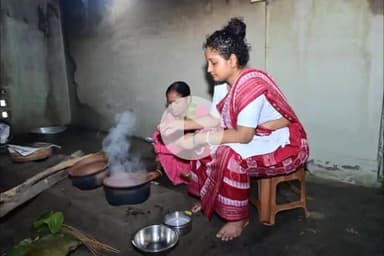 कांके: नेमरा में विधायक कल्पना सोरेन ने निभाई दिवंगत दिशोम गुरु शिबू सोरेन के श्राद्ध कर्म की परंपरा