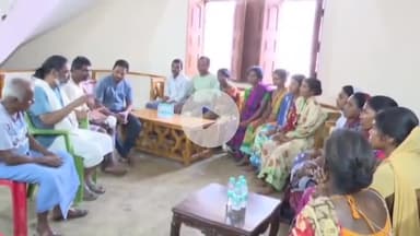 कांके: नेमरा में सीएम ने पैतृक आवास पर ग्रामीणों और परिजनों के साथ श्राद्ध-कर्म पर किया विचार-विमर्श