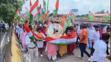 अमरोहा: अमरोहा नगर में भाजपा के शिक्षक विधायक ने निकाली तिरंगा रैली, सैकड़ों लोग रहे उपस्थित