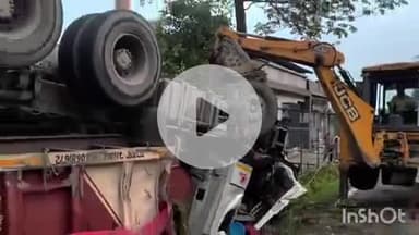 रक्कड़: कलोहा में टाइलों से भरा ट्रक पलटा, हादसे में ड्राइवर समेत एक महिला की गई जान