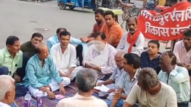 समस्तीपुर: माधुरी चौक पर रेल विस्तार एवं विकास समिति ने रेलवे की समस्याओं को लेकर की बैठक