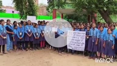 भभुआ: भभुआ वार्ड 25 में कन्या मध्य विद्यालय हटाने के विरोध में छात्राएं एवं अभिभावक पहुंचे शिक्षा विभाग