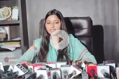 कांके: धुर्वा स्थित आवास पर पूर्व विधायक अम्बा प्रसाद ने राज्य सरकार और प्रशासन पर विस्थापितों की अनदेखी का आरोप लगाया