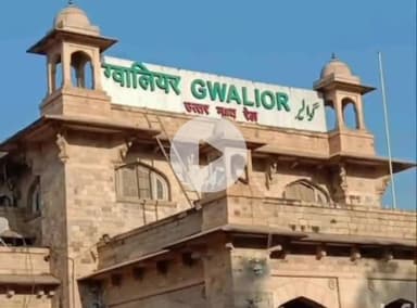 ग्वालियर गिर्द: ग्वालियर रेलवे स्टेशन के प्लेटफार्म नंबर 1 से पुलिस ने शराब तस्कर को पकड़ा