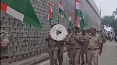 अमरोहा: डिडौली के कोतवाल हरिश्वर्धन सिंह ने पुलिस फोर्स के साथ जोया में निकाली तिरंगा यात्रा, देशभक्ति के रंग में रंगी गालियां