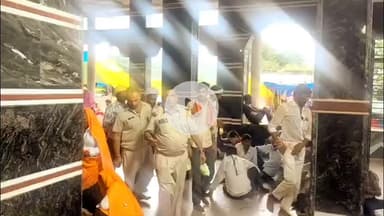 वैर: गाँव जहाज के कारिस देव बाबा के मेले में श्रद्धालुओं का आना हुआ शुरू, थाना प्रभारी ने भी व्यवस्थाओं का लिया जायजा