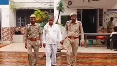 नौगावां सादात: नौगांवा थाना पुलिस ने गुंडा एक्ट जैसी धारा में फरार चल रहे वारंटी को गिरफ्तार कर किया चालान