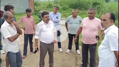 धनौरा: गजरौला पहुंची यूपीसीडा की टीम ने किसानों का रास्ता बंद करने का किया प्रयास, किसानों ने मौके पर पहुंचकर किया हंगामा