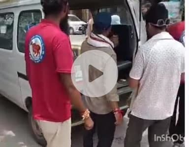 बारां: वासुदेव गौ सेवा समिति और स्वर्गीय ओमप्रकाश व्यास मानव सेवार्थ समिति के सदस्यों ने एक लाचार महिला को कोटा भेजा