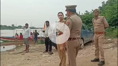 मथुरा: बढ़ते यमुना के जलस्तर को देखते हुए सीओ सिटी ने घाटों का किया निरीक्षण