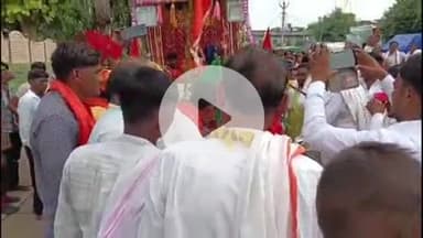 करौली: भर्तृहरि महाराज की 15वीं विशाल निःशुल्क पदयात्रा 3 बड जगदम्बा मंदिर से नाचते-गाते हुई रवाना, धर्ममय हुआ सम्पूर्ण वातावरण