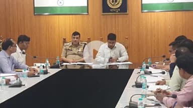 रामपुर: बर्ड फ्लू को लेकर प्रशासन सतर्क, जिले स्तर पर कंट्रोल रूम स्थापित, डीएम ने कलेक्ट्रेट में की आपातकालीन बैठक