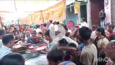 भभुआ: पूरब पोखरा महावीर मंदिर में परायण पाठ के समापन पर भंडारे का आयोजन, 10,000 से अधिक लोग हुए शामिल