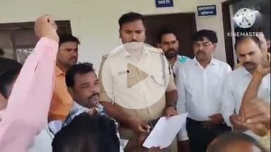 खुरई: गोविन्द सिंह मालथोन द्वारा अहिरवार समाज के खिलाफ जातिसूचक शब्द कहने पर समाज ने सागरनाका पर किया प्रदर्शन