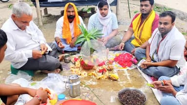 शाहगंज: चिरैया मोड़ बाजार में दुर्गा पूजा पंडाल निर्माण के लिए किया गया भूमिपूजन