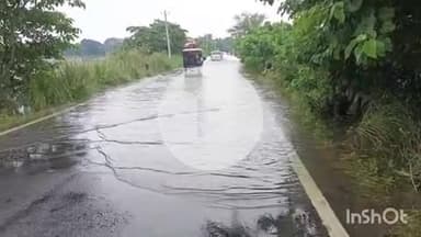 आरा: आरा सरैया मुख्य मार्ग के जगवलिया छलका पर बाढ़ के पानी में अपने-अपने वाहन लेकर आने-जाने का वीडियो सामने आया