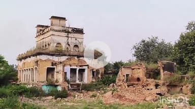 कर्वी: नगरवासियों ने मराठा कालीन धार्मिक और ऐतिहासिक महत्व की प्राचीन बिल्डिंग को तोड़ने का किया विरोध