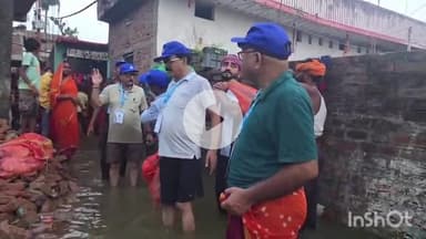 मुंगेर: मुंगेर सेवा मंच ने कासिम बाजार में बाढ़ पीड़ितों के बीच 500 भोजन पैकेट वितरित किए