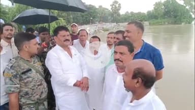 महनार: जदयू प्रदेश अध्यक्ष उमेश सिंह कुशवाहा ने महनार में बाढ़ग्रस्त इलाकों का दौरा किया, अफसरों संग हालात की समीक्षा