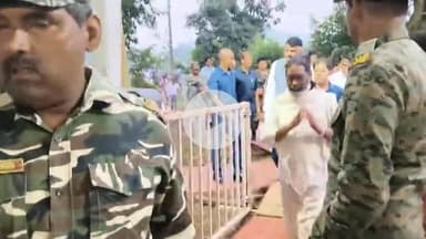 किस्को: वरिष्ठ नेता साकिर हुसैन अंसारी ने नेमरा गांव में पूर्व मुख्यमंत्री शिबू सोरेन से मुलाकात की