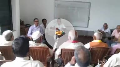 नानपारा: बाबागंज बीआरसी भवन में सेवानिवृत शिक्षकों ने अपनी मांगों को लेकर की बैठक