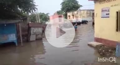 शाम्हो अकहा कुरहा: शाम्भो में बाढ़ का पानी घटा, प्रशासनिक सुस्ती से नावों की कमी और अवैध वसूली से बाढ़ पीड़ित परेशान; बिजली संकट