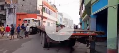ओएनजीसी का माल ढोने वाला ट्रेलर ने गोमिया थाना चौक  2 घंटे तक आवागमन को बाधित किया.