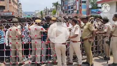 चित्तौड़गढ़: छात्रा के साथ दुष्कर्म व हत्या के मामले में सर्व समाज के लोगों ने कलेक्ट्रेट पर किया विरोध-प्रदर्शन, सौंपा ज्ञापन