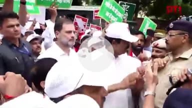 INDIA गठबंधन के सांसदों ने संसद से चुनाव आयोग तक मार्च निकालकर वोट चोरी का विरोध किया। 

📍 दिल्ली