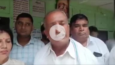 करौली: बस ऑपरेटर धर्मशाला में कांग्रेस कार्यकर्ताओं की बैठक हुई आयोजित, चुनाव आयोग के खिलाफ प्रस्तावित प्रदर्शन पर की गई चर्चा