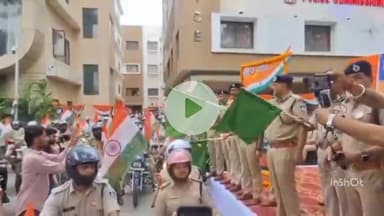 इंदौर: इंदौर पुलिस ने निकाली तिरंगा वाहन रैली, स्वच्छता अभियान को भी किया शामिल