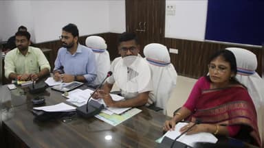 डीएम ने समय सीमा प्रकरण की बैठक में स्वतंत्रता दिवस समारोह पर की चर्चा