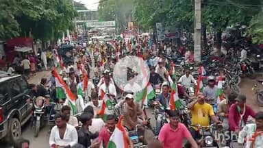 जमुई: जवाहर स्कूल के सामने से निकाली गई भव्य शौर्य तिरंगा यात्रा, कई लोगों ने बढ़ चढ़कर लिया हिस्सा