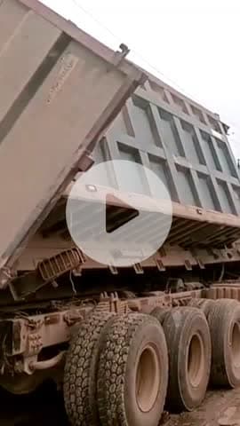 वैर: हलैना में डस्ट से भरा डंपर पलटा, दो घंटे तक रहा रास्ता अवरुद्ध, आवारा गोवंश को बचाने के प्रयास में हुआ हादसा