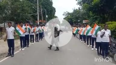 फारबिसगंज: द्विजदेनी हाईस्कूल के छात्र-छात्राओं ने हर घर तिरंगा कार्यक्रम के तहत निकाली रैली