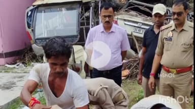 बरेली: बारादरी थाना पुलिस ने ऑपरेशन क्लीन के तहत 60 मुकदमों से संबंधित 555 लीटर शराब का किया नष्ट