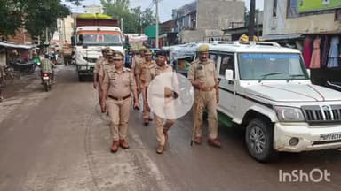 कर्वी: सीओ की अगुवाई में पुलिस ने श्रीकृष्ण जन्माष्टमी को सकुशल संपन्न कराने के लिए पहाड़ी नगर में किया पैदल मार्च