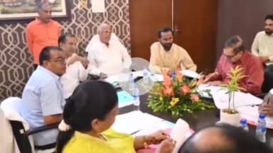 लोहरदगा: लोहरदगा परिसदन में राज्य पिछड़ा वर्ग आयोग की बैठक, आरक्षण और मुआवजा वितरण मामलों की हुई समीक्षा