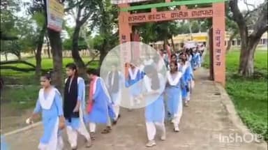 नानपारा: नानपारा के स्कूलों में छात्रों ने देशभक्ति के नारों के साथ निकाली तिरंगा यात्रा, गोयल तिराहे तक किया मार्च
