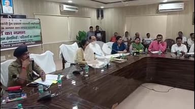 अमरोहा: जिले में 15 अगस्त को सरकारी कार्यालयों में सुबह 8 बजे होगा ध्वजारोहण व राष्ट्रीय गान, गांधी सभागार में DM ने दी जानकारी