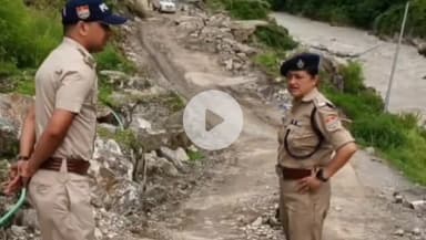 भटवाड़ी: एसपी उत्तरकाशी ने भटवाडी क्षेत्र में भू-स्खलन जोन पर पहुंचकर सुरक्षा व्यवस्थाओं का किया निरीक्षण