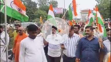 करनैलगंज: करनैलगंज में भव्य तिरंगा यात्रा, देशभक्ति के नारों से गुंजा नगर