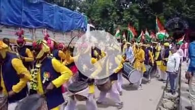 प्रभात पट्टन: आदिवासी वाद्य यंत्रों की धुन पर आदिवासी नृत्य के साथ निकली तिरंगा यात्रा, मप्र जनअभियान परिषद उपाध्यक्ष व विधायक शामिल