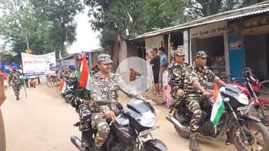 लोहरदगा: एसएसबी 32वीं वाहिनी और स्कूली बच्चों ने निकाली तिरंगा यात्रा