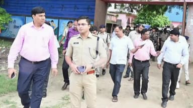 बक्सर: बिहार विधानसभा चुनाव को लेकर डीएम-एसपी ने चुरामनपुर स्थित डिस्पैच सेंटर का किया निरीक्षण