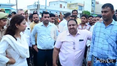 बागपत: DM अस्मिता लाल ने सरूरपुर गांव में चलाया विशेष स्वच्छता अभियान, ग्राम प्रधान व सचिव को नियमित सफाई के दिए निर्देश