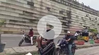 జడ్చర్ల: జడ్చర్ల  పట్టణంలో పగిలిన మిషన్ భగీరథ పైప్ లైన్.. భారీగా ట్రాఫిక్ జామ్